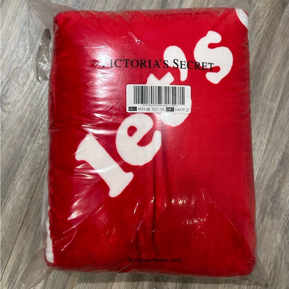 Victoria’s Secret Pink Sherpa blanket lets get cozy red NWT